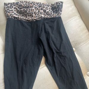 Pink by Victoria secret rhinestone cheetah cropped leggings sz small